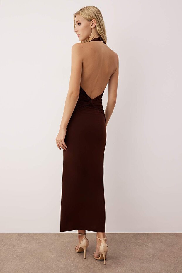 Kahverengi Düz Büzgü / Drape Midi Burgu Detaylı Esnek Örme Elbise TWOSS25EL00676 - 4
