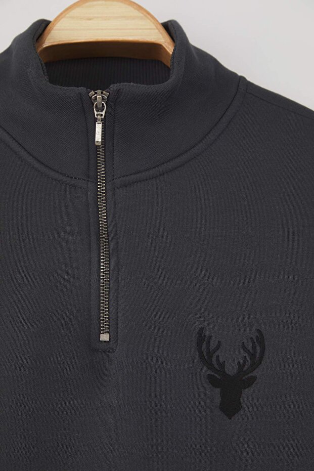 Antrasit Regular/Normal Kesim Dik Yaka Fermuarlı Pamuklu Geyik Nakış Sweatshirt TMNAW24SW00041 - 7