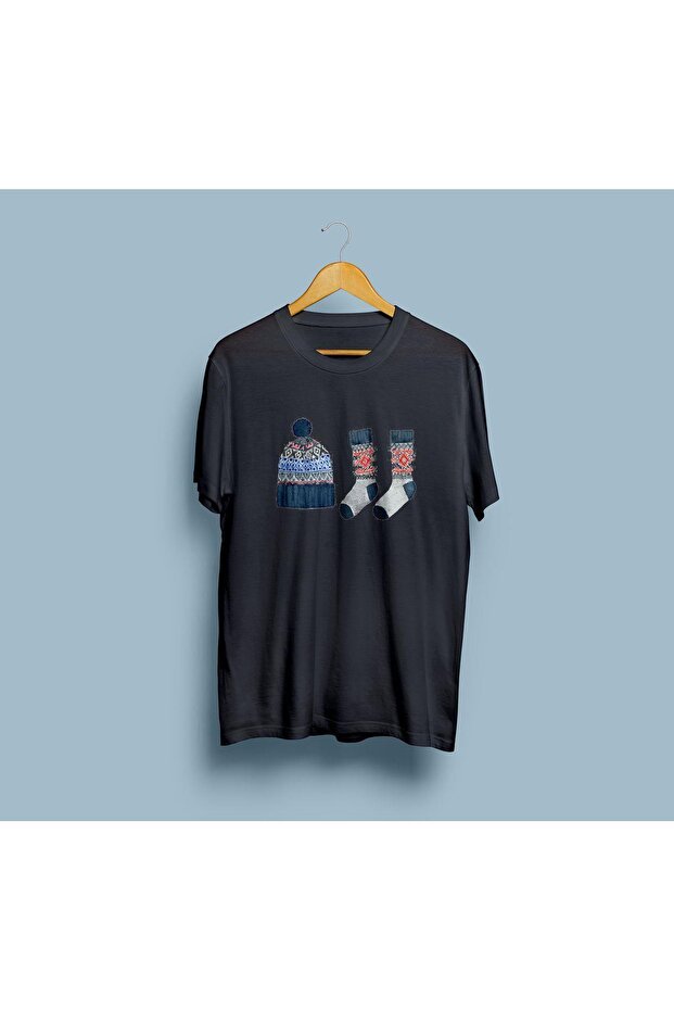 Oversize Hat Socks Winter Design Unisex T-Shirt