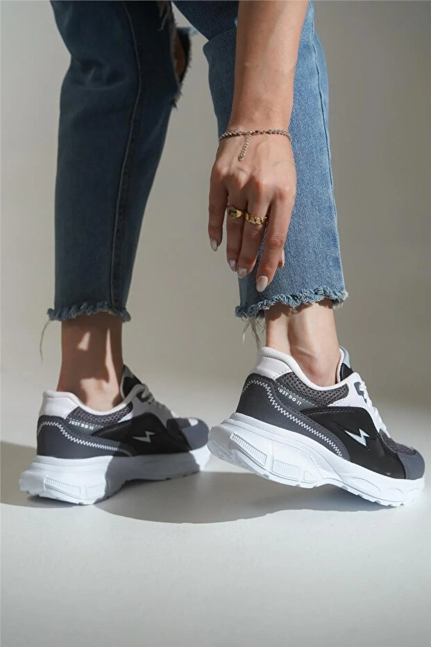 Gün Boyu Konfor : Ortopedik Yüksek Tabanlı Yürüyüş ve Koşu Ayakkabısı - 2