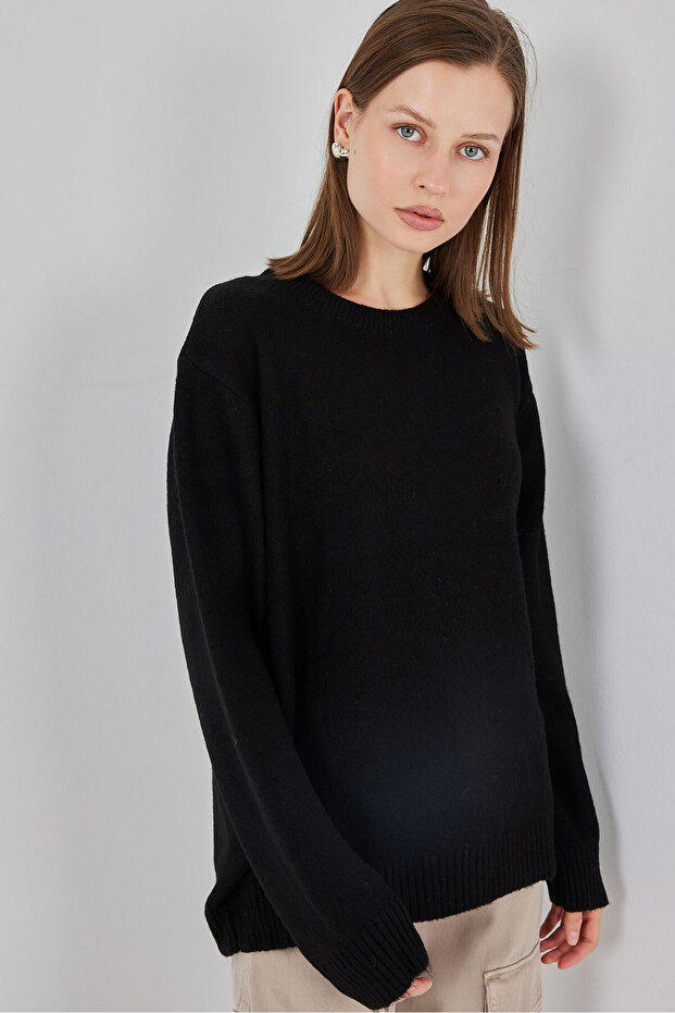 15895 Oversize Düz Siyah Triko Kazak - 5