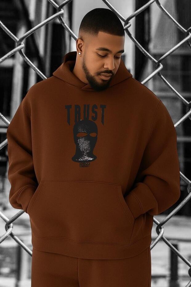 سويت شيرت مقاس كبير مطبوع عليه TRUST