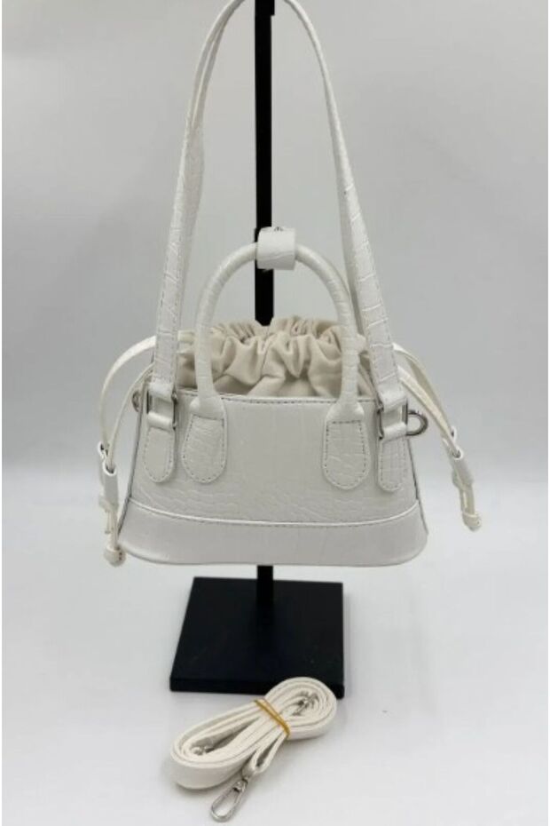 حقيبة كتف بحزام ورباط، بتصميم جلد التمساح، بلون واحد - 1