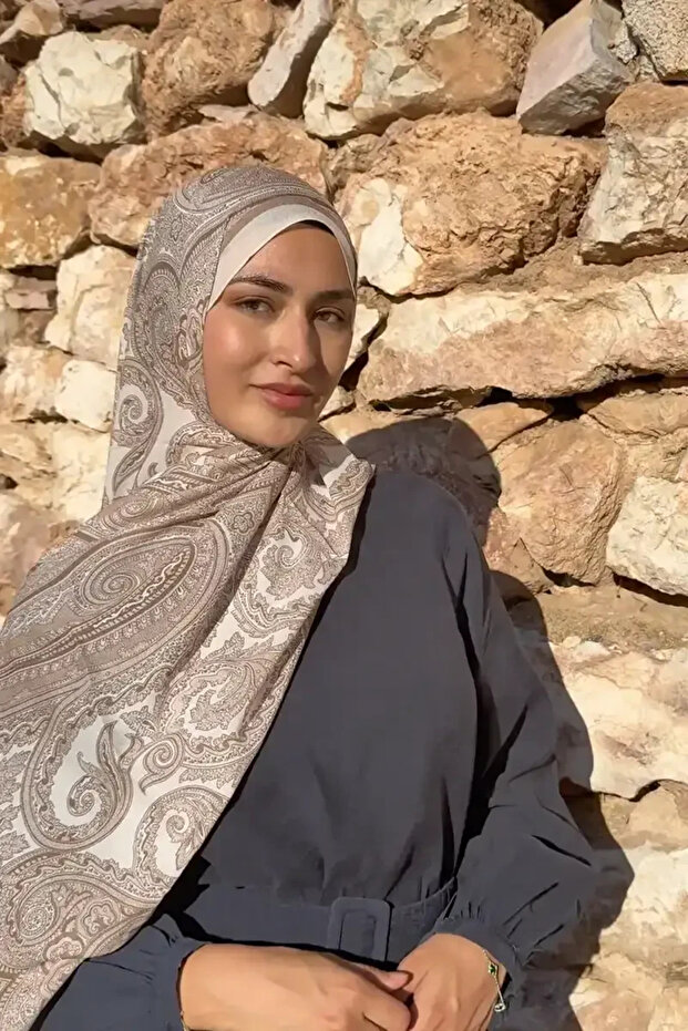 Beyza Huri̇ French Silk Palace Pattern Shawl - Beige