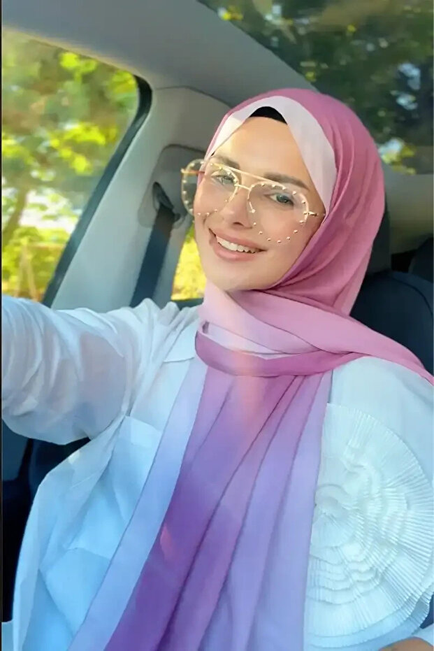 شال من الحرير الفرنسي بتصميم متدرج من Tuğba BAĞ - وردي