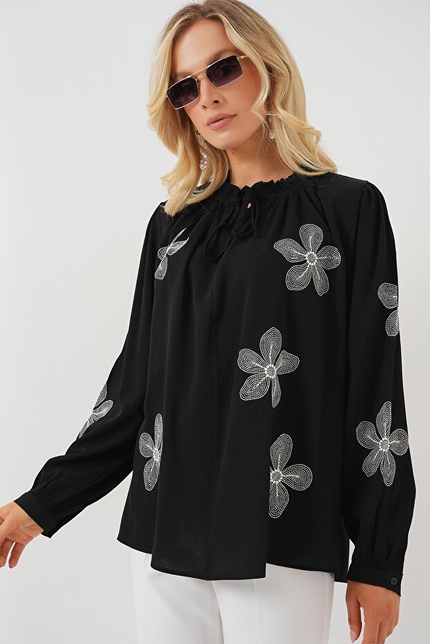 BDART Bağlama Kapatmalı, İşlemeli Yuvarlak Yakalı Bluz - 4