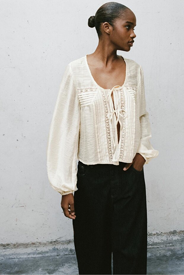 Dantelli bağcıklı bluz - 1