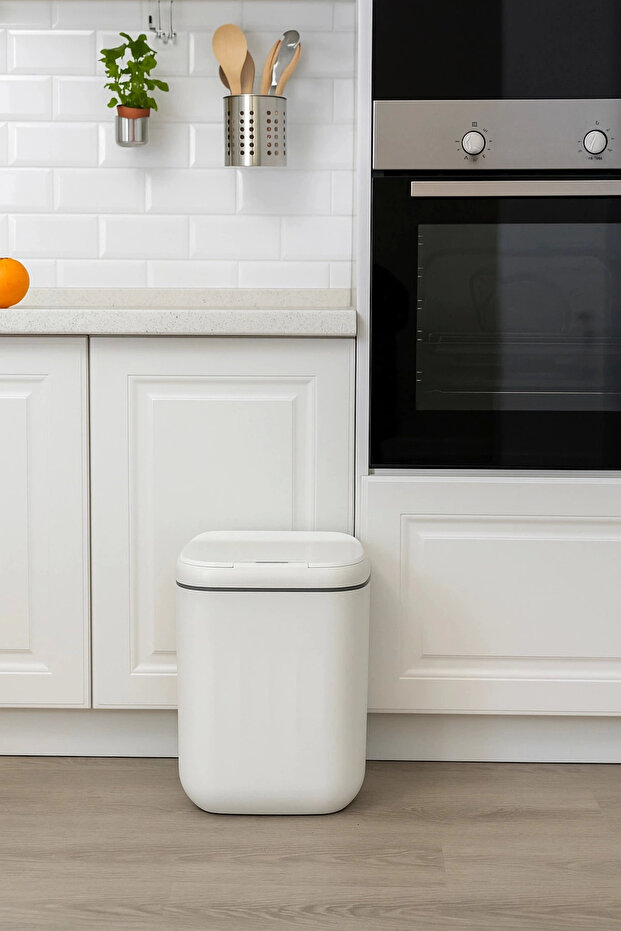 Antibacterial Trash Can with Smart Sensor 20 Lt Batteries Included in the Box - 3