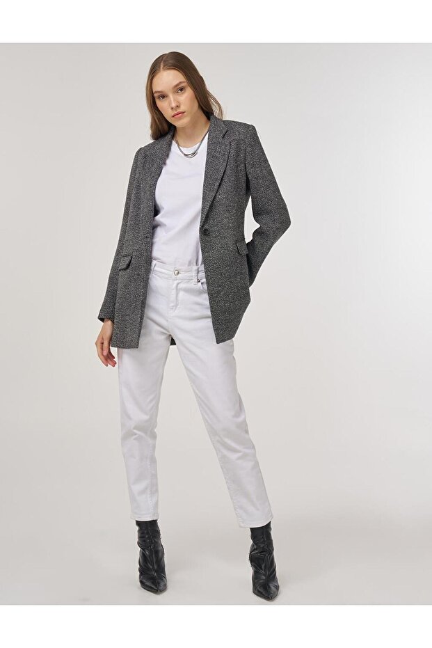 سترة بليزر بزر واحد باللون الأسود - 2