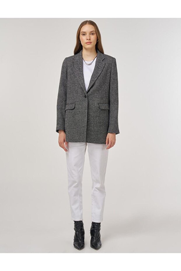 سترة بليزر بزر واحد باللون الأسود - 3