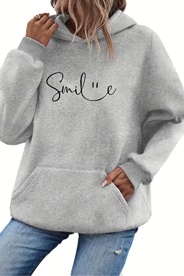 سويت شيرت للجنسين مطبوع عليه عبارة "Smile" من الأمام، مصنوع من القطن من الداخل