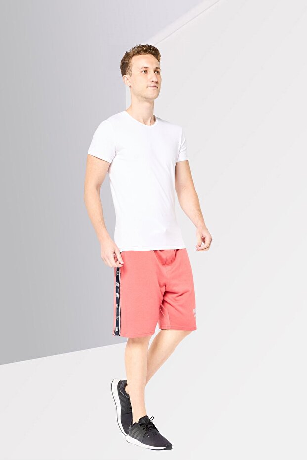 شورت رجالي أساسي بطبعة جرافيكية، بني - 2