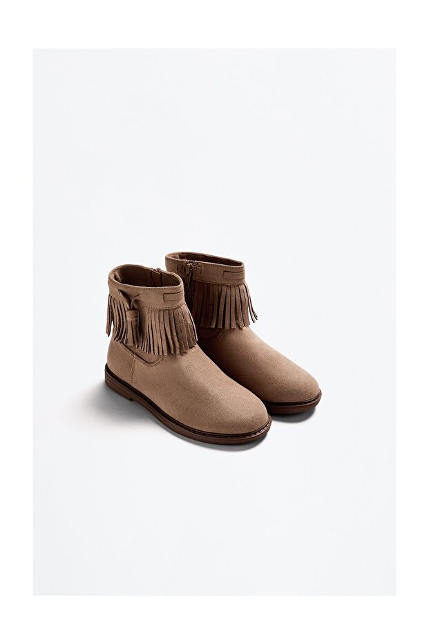 Gyerekek rojtos csizmája - 2