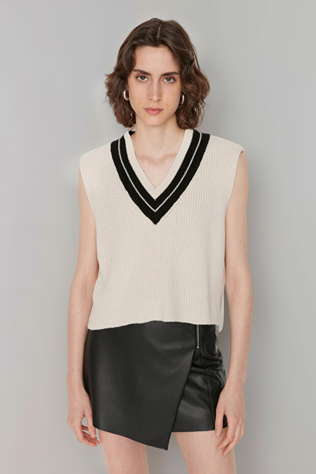 Taş Crop V Yaka Triko Süveter TWOAW21BZ0135 - 2