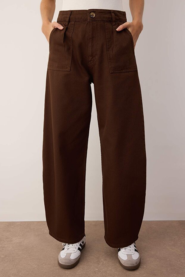 Kahverengi Barrel Kalıp %100 Pamuk Gabardin Pantolon TWOAW26PL00084 - 3