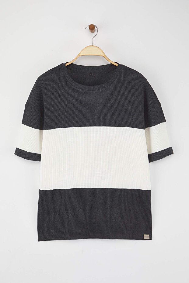 Antrasit Oversize/Geniş Kesim Renk Bloklu Dokulu T-Shirt TMNSS25TS00065 - 9