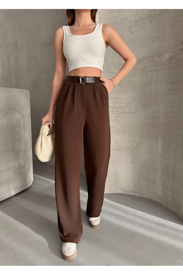 Damskie spodnie palazzo z szerokimi nogawkami i wysokim stanem, ciemnobrązowe, plisowane, z paskiem - 1