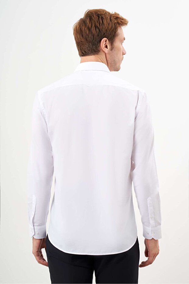 قميص رجالي أبيض أساسي ذو ياقة صلبة ذو قصة عادية - 5