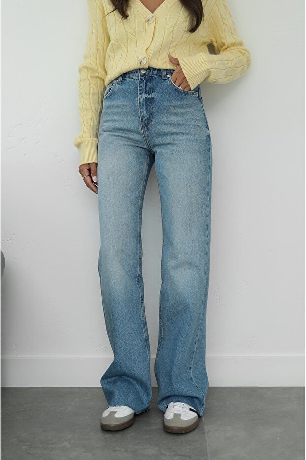 Světle modré vyprané rovné džíny - 4