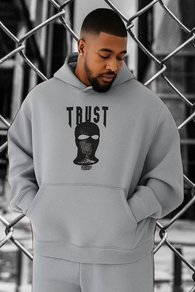 سويت شيرت مقاس كبير مطبوع عليه TRUST