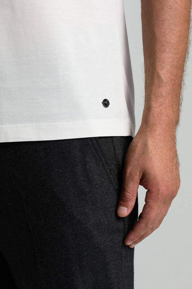 Beyaz V Yaka Basic T-Shirt - 6