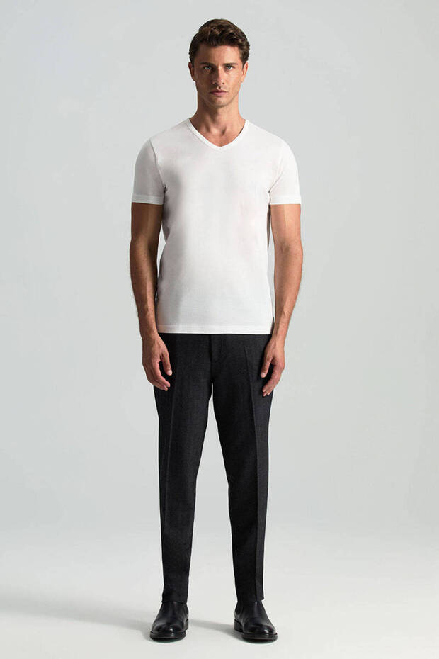 Beyaz V Yaka Basic T-Shirt - 2