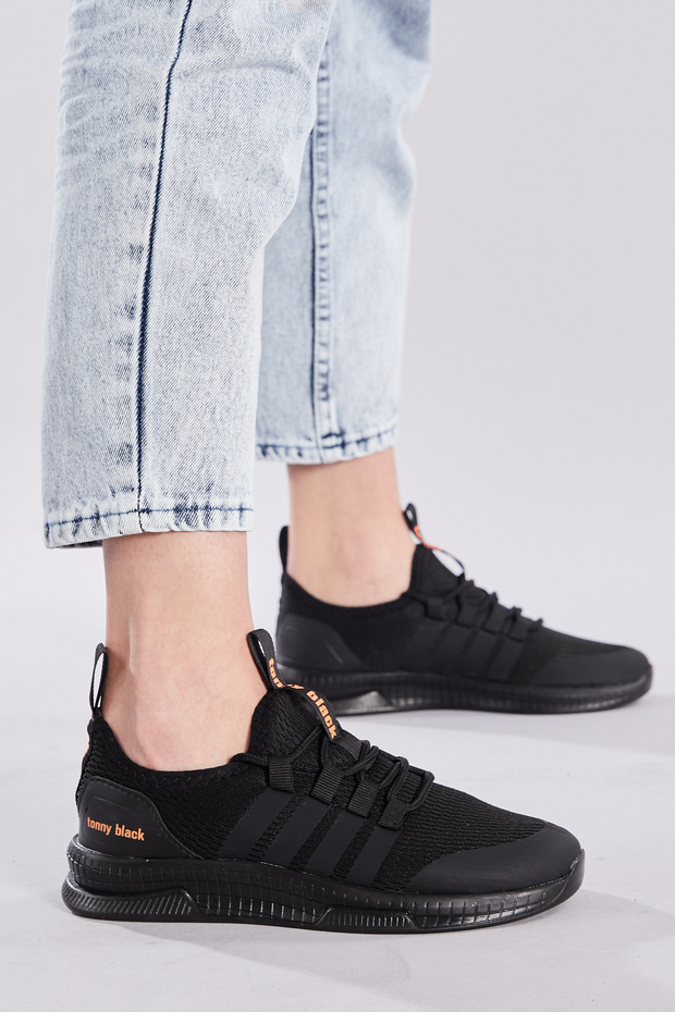 Unisex Black Sneakers Tbqnt