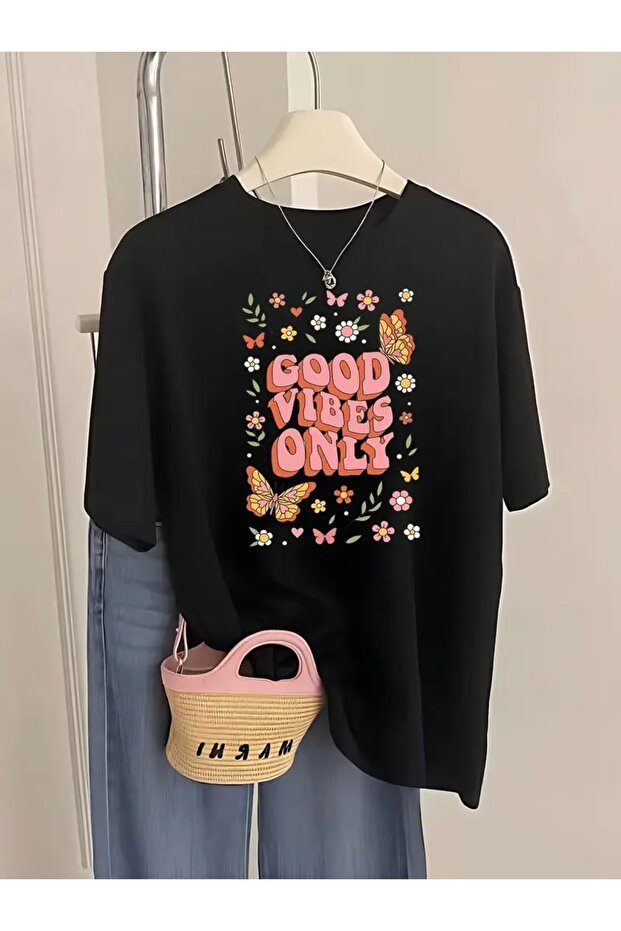 تي شيرت برقبة دائرية كبيرة الحجم مطبوع من GOOD VIBES ONLY