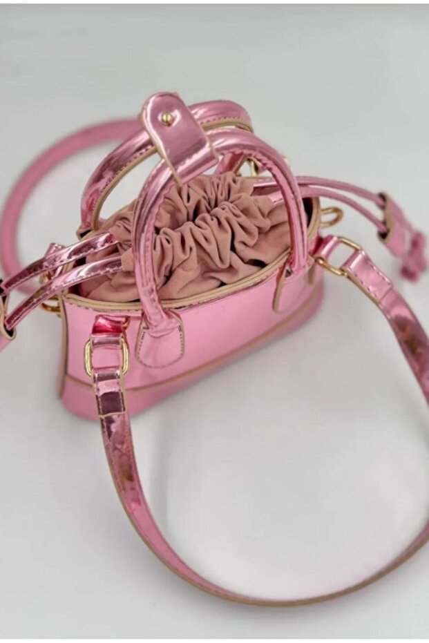 حقيبة كتف بحزام ورباط، بتصميم جلد التمساح، بلون واحد - 3