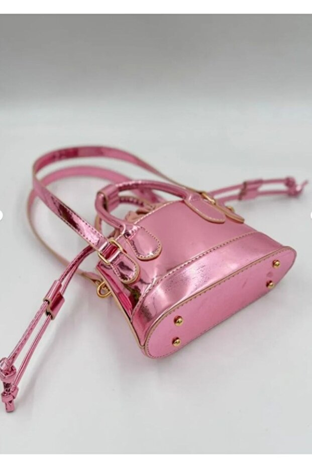 حقيبة كتف بحزام ورباط، بتصميم جلد التمساح، بلون واحد - 2