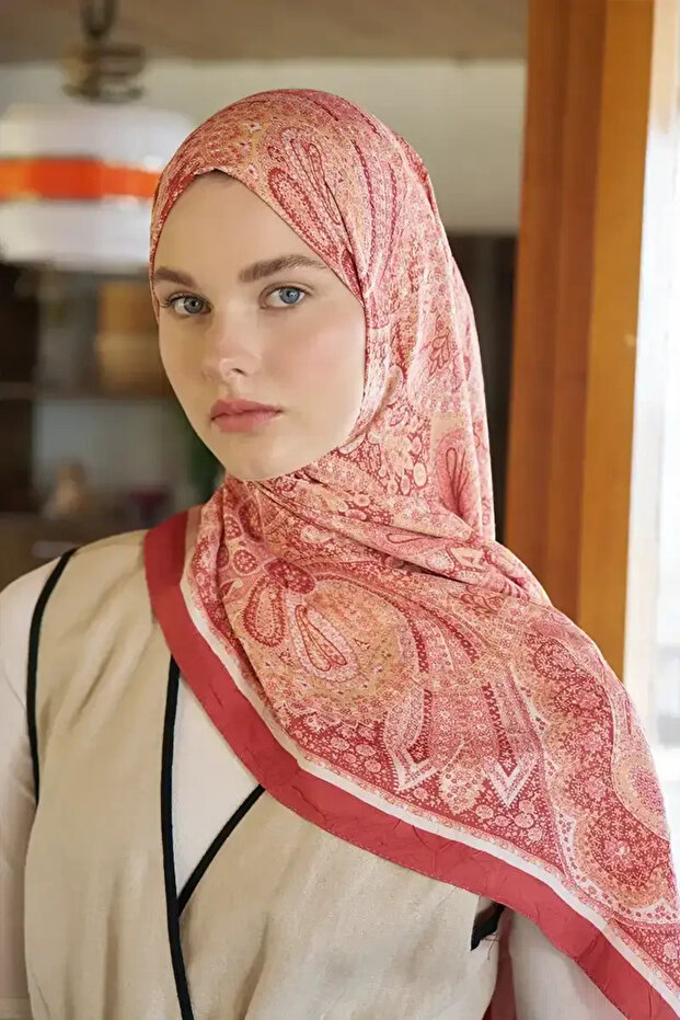 شال بنمط سيينا الحي - بلاط