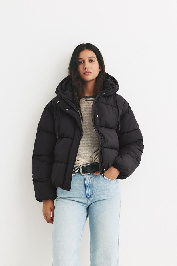 Kısa kapüşonlu şişme ceket - 1