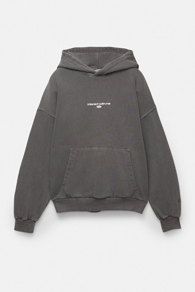 Grafik ve yazılı kapüşonlu sweatshirt - 5