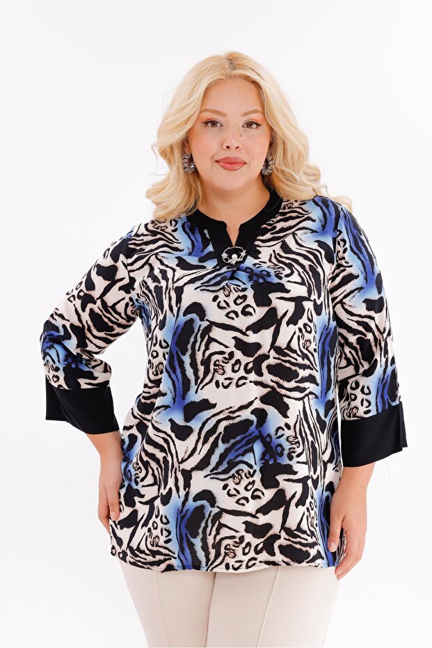 Plus Size Brooch Detailed Judge Collar Blouse
