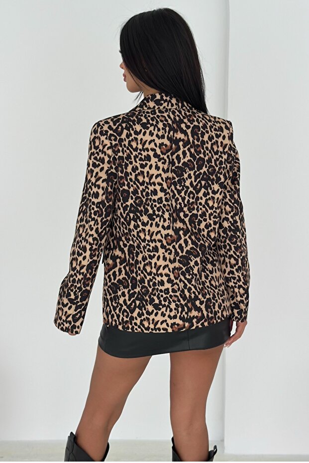 سترة بليزر بنمط جلد الفهد باللون البني مع بطانة داخلية مبطنة - 6