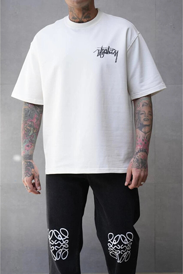 تيشيرت مطبوع كبير الحجم - 1