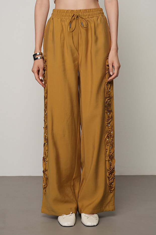 Women's Stripe Rose and Stone Detailed Solid Color Elastic Waist Wide Leg Trousers
