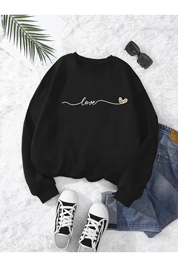 Oversized Unisex Women/Men Crewneck Sweatshirt with Love Heart Print