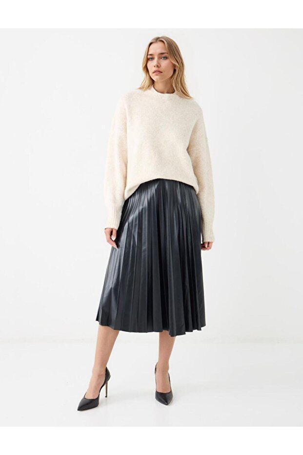 Siyah Deri Görünümlü Piliseli Normal Bel Midi Etek - 1