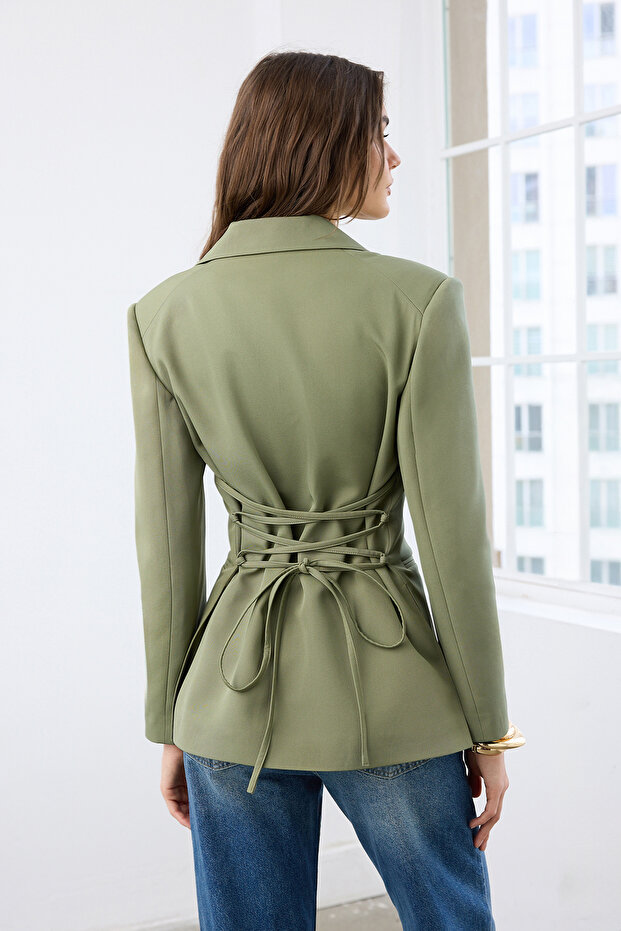 Hellkhakifarbene, taillierte, gewebte Blazerjacke mit Schnürdetail auf der Rückseite TWOAW26BC00032 - 5