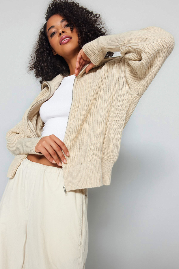 Szeroki dopasowany rozpinany kardigan z kołnierzem typu stójka i zamkiem błyskawicznym - Twoaw24Hi00072 - 3