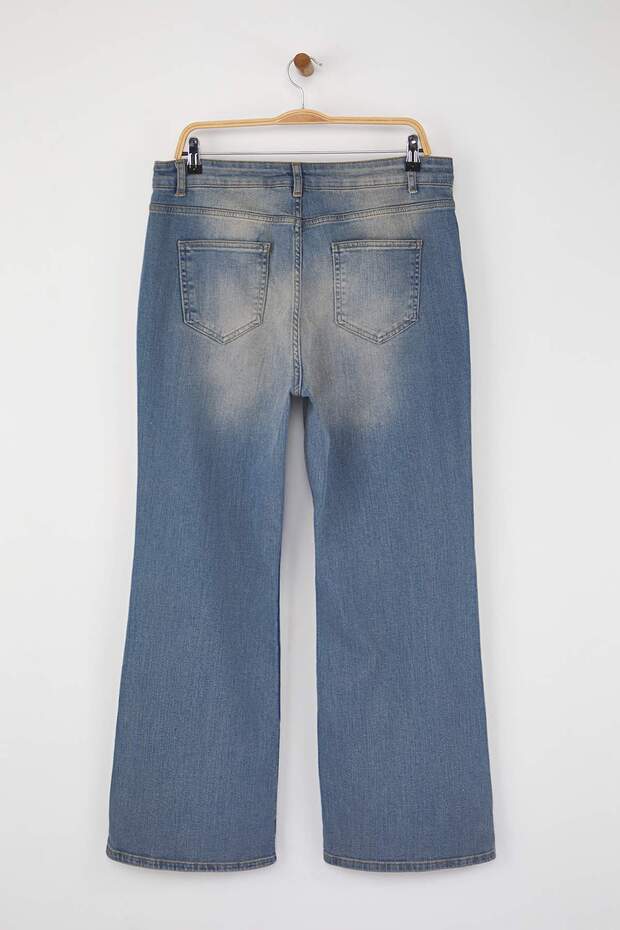 Koyu Mavi Soluk Efekt Vintage Yüksel Bel İspanyol Paça Büyük Beden Jeans TBBAW26CJ00004 - 7