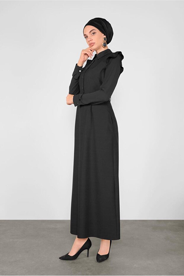 41199 Model Gilet with Ruffle Detail and Buttons - 3