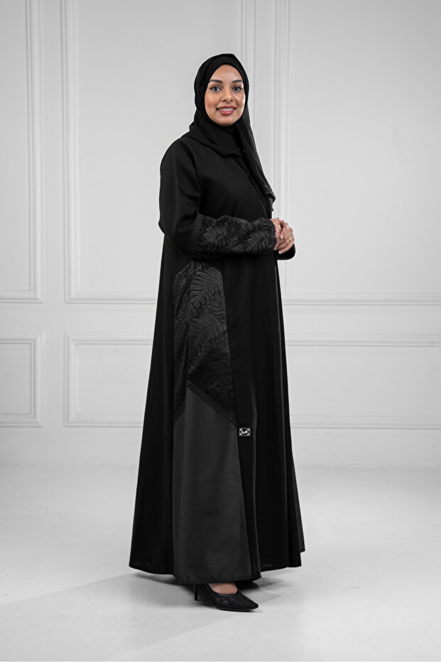 عباية نسائية من لافينيا, كلوش مع قماش كريب منمنت بتدخيله دانتيل