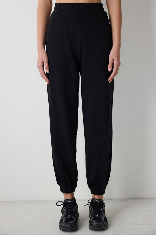 Black Curvy Stitch Jogger