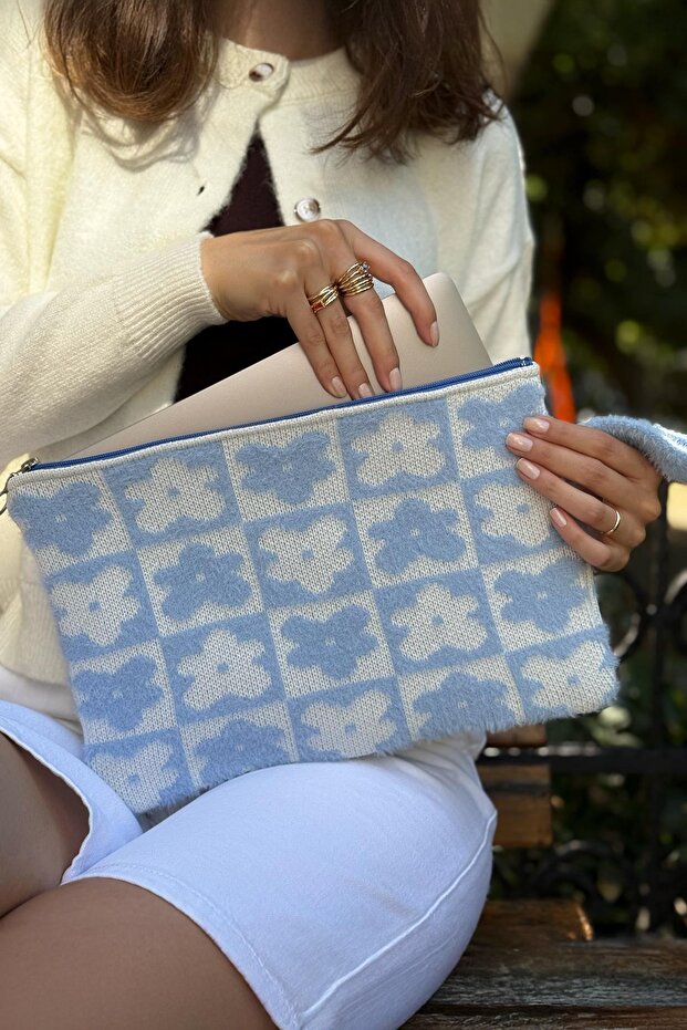 Soft Furry Floral Patterned Knitwear Laptop & MacBook & Tablet Case 13"-14" Inch Compatible Blue-White