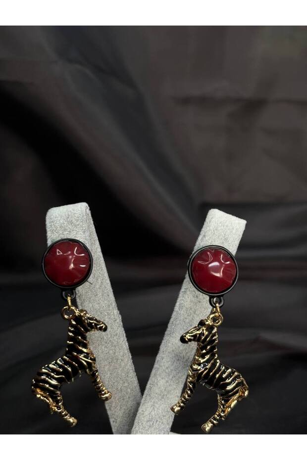 أقراط من الفولاذ بنمط حمار وحشي - 1