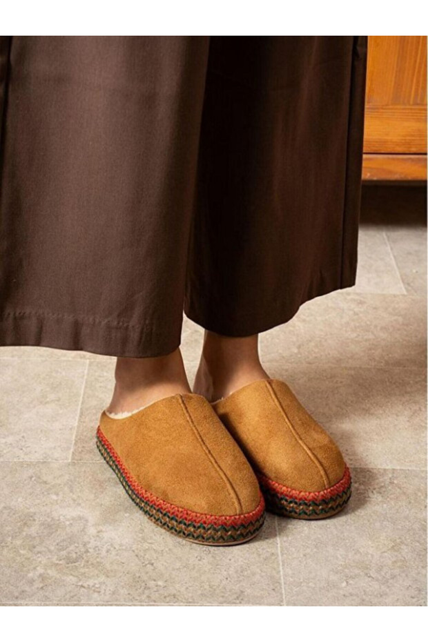 Vyšívané dámske domáce papuče s chlpatou vnútornou vrstvou a vysokou podrážkou, svadobné papuče STC1151 - 2