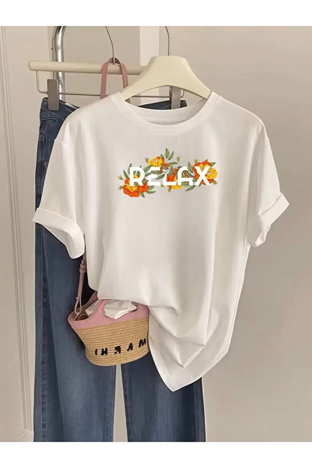 تي شيرت برقبة دائرية كبيرة الحجم مطبوع عليه FLOWERS RELAX
