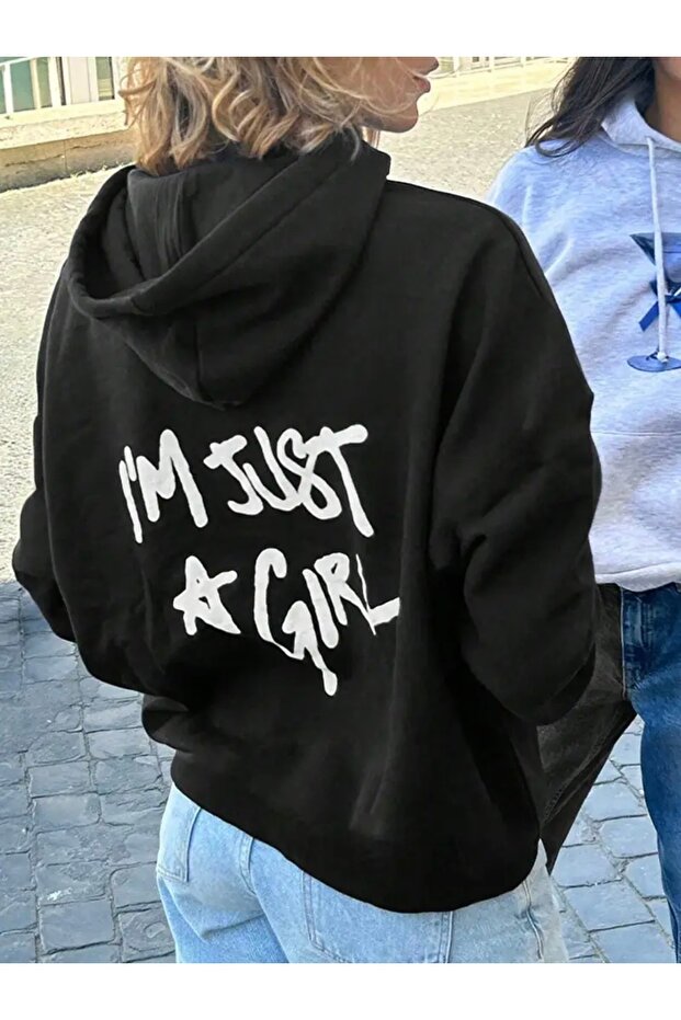 سويت شيرت I'M JUST A GIRL مطبوع عليه صورة ظلية كبيرة الحجم للجنسين